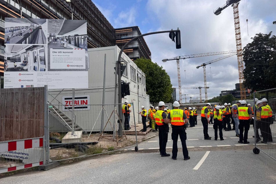 Der Zoll kontrolliert auf zwei Großbaustellen in Hamburg die Arbeiter.