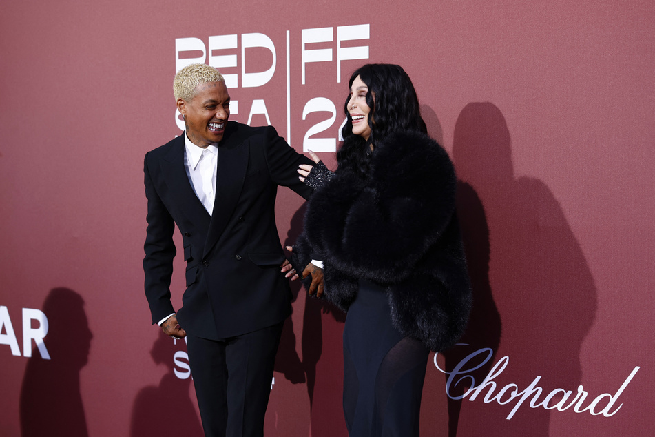 AE (l.) and Cher were all smiles on Thursday's star-studded red carpet.