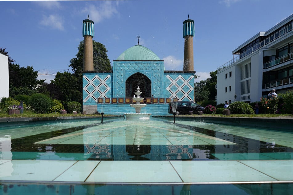 Die Imam-Ali-Moschee des Islamischen Zentrums Hamburg (IZH) wurde von Unbekannten mit Farbe beschmiert. (Archivbild)