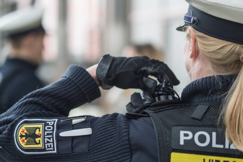 Die Bundespolizei hat sich die Videoaufnahmen vom Bahnhof gesichert, um damit nach dem Täter fahnden zu können.