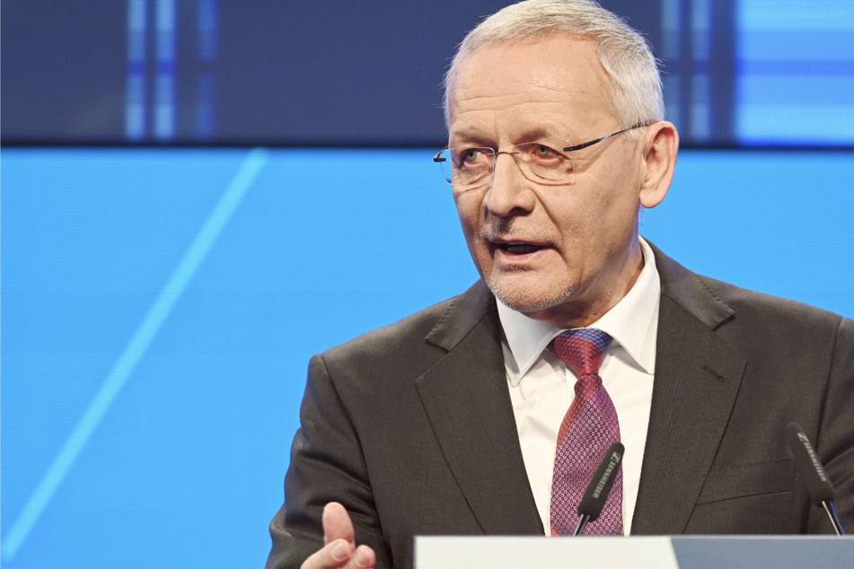 Wolfgang Grenke, Präsident der Industrie- und Handelskammer Karlsruhe (IHK), spricht beim Neujahrsempfang des Verbandes.