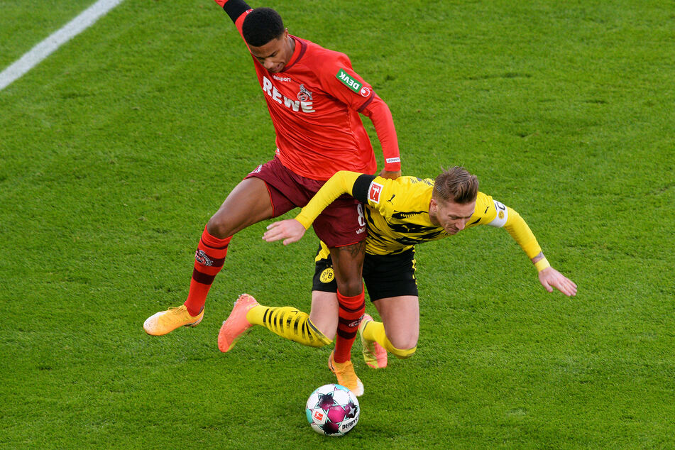 Kölns Ismail Jakobs und Dortmunds Marco Reus (r.) in Aktion.