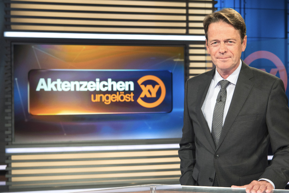Seit 20 Jahren geht ZDF-Moderator Rudi Cerne (63) in der ZDF-Sendung "Aktenzeichen XY" auf Verbrecherjagd.