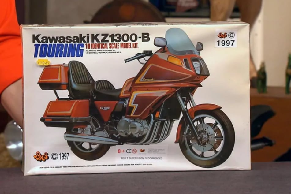 Die "Kawasaki KZ1300" kommt im Maßstab 1:8 daher und wurde im Jahr 1997 von der Firma "PMS" hergestellt.