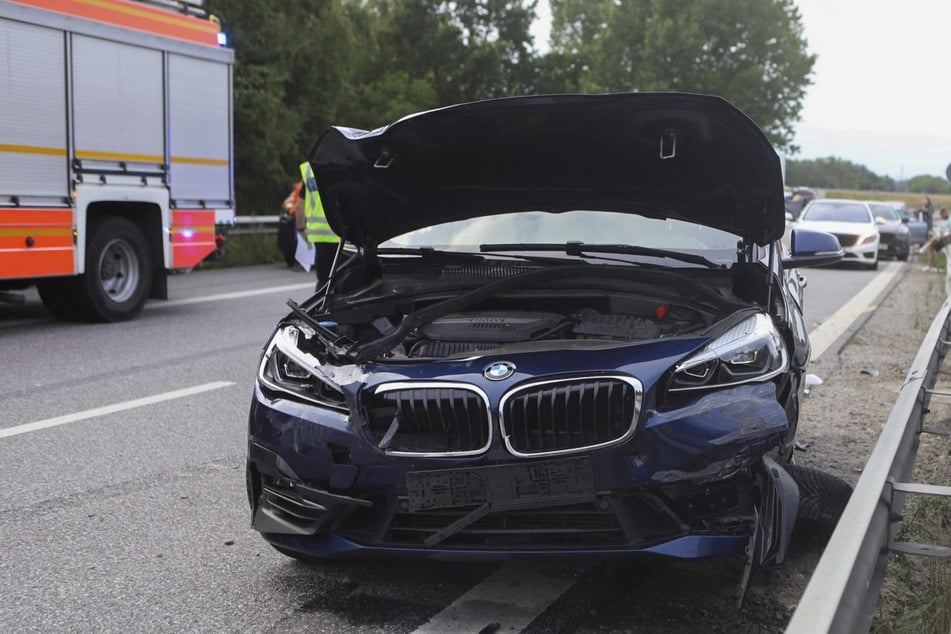 Ein BMW-Geländewagen war in den Unfall auf der B75 in Hamburg-Wilhelmsburg verwickelt.