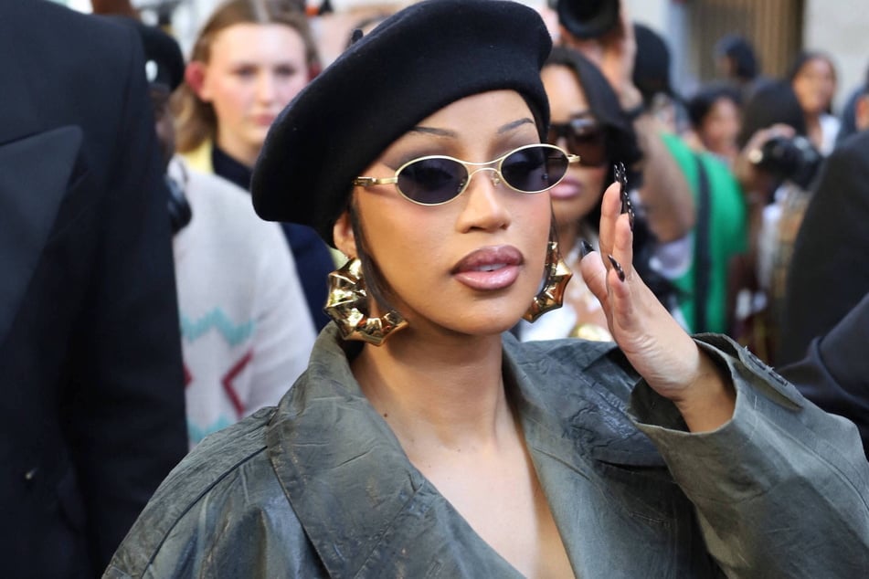 Cardi B has testified the she didn't touch security guard Emani Ellis during their 2018 altercation.