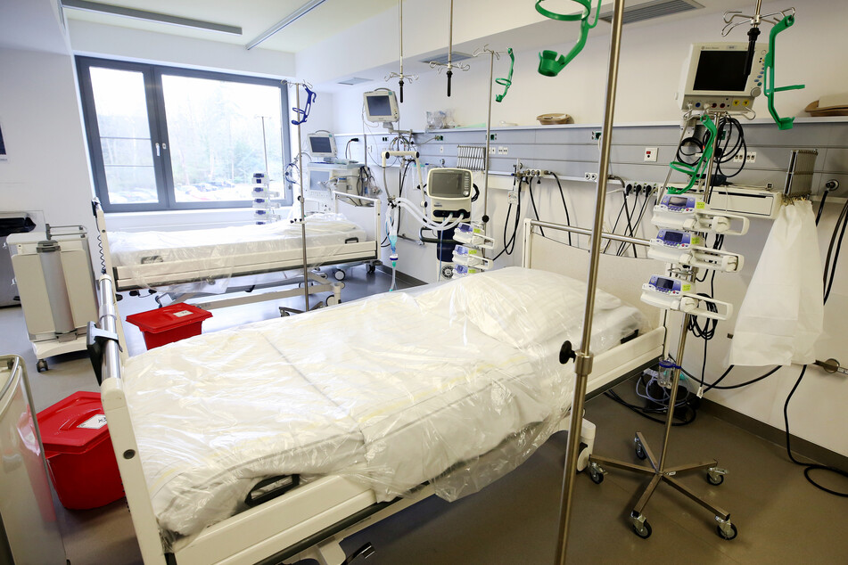 Nach heftiger Kritik der Krankenhäuser bessern Bund und Länder das geplante Hilfspaket für die Kliniken in der Corona-Krise nach.