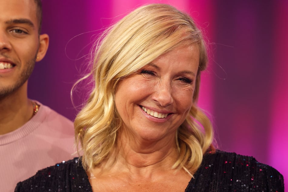 Andrea Kiewel (60) kann am Sonntag wieder den Fernsehgarten moderieren. (Archivbild)