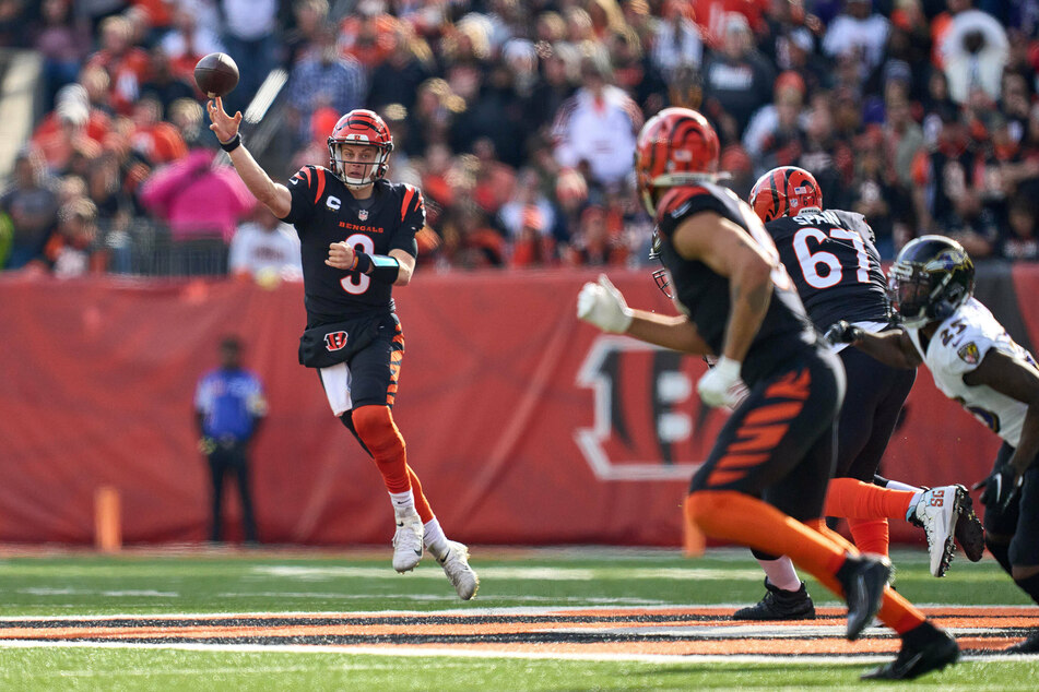 Cincinnati Bengals quarterback Joe Burrow (l.) set a new franchise record for passing yards.