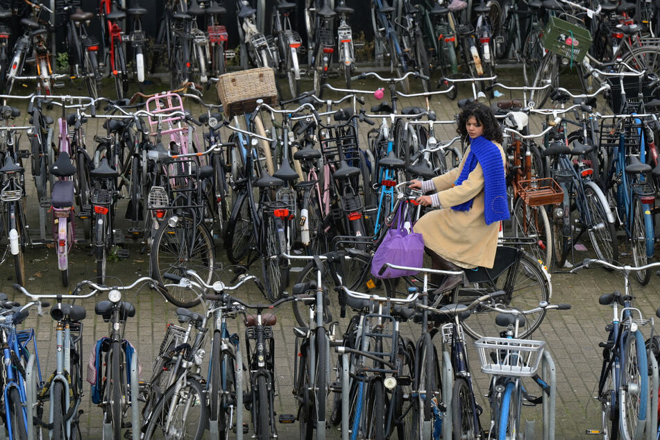 In Amsterdam, some 80,000 bikes are stolen every year, but bike thefts are rarely reported, according to a new study.