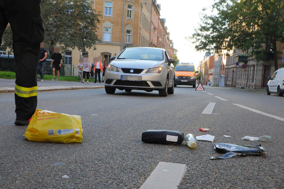 Unfall auf der Fürstenstraße in Chemnitz: Dieser Seat soll am Sonntagabend eine Person erfasst haben.