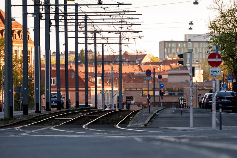 Ein erneuter Warnstreik hat am frühen Morgen den Nahverkehr in Nürnberg lahmgelegt.