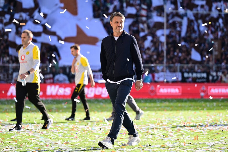 BVB-Trainer Niko Kovac ärgerte sich über die Unmengen an Konfetti zu Beginn der Partie am Millerntor.
