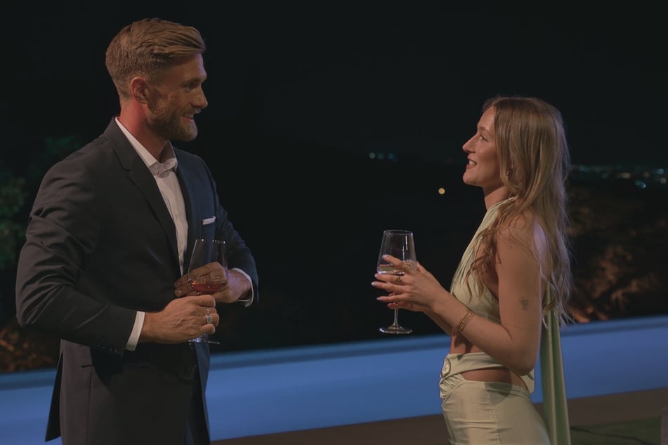 Sebastian (33) gibt Janette (26) zwar ein gutes Gefühl. Sie scheint sie jedoch trotzdem unwohl zu fühlen.