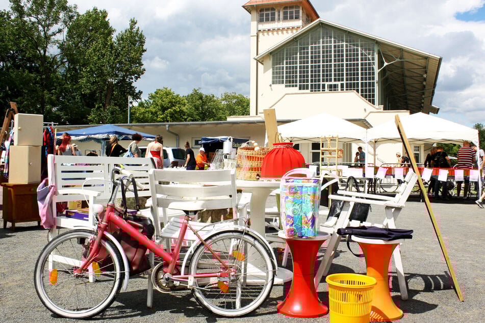 An der Galopprennbahn Scheibenholz findet am heutigen Sonntag ein schöner Trödelmarkt statt.
