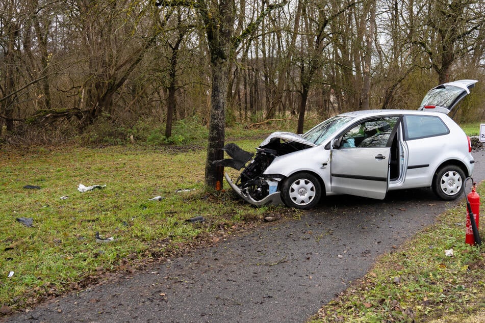 Eine 78 Jahre alte Autofahrerin hat am heutigen Dienstag die Kontrolle über ihren VW verloren - mit schrecklichen Folgen.