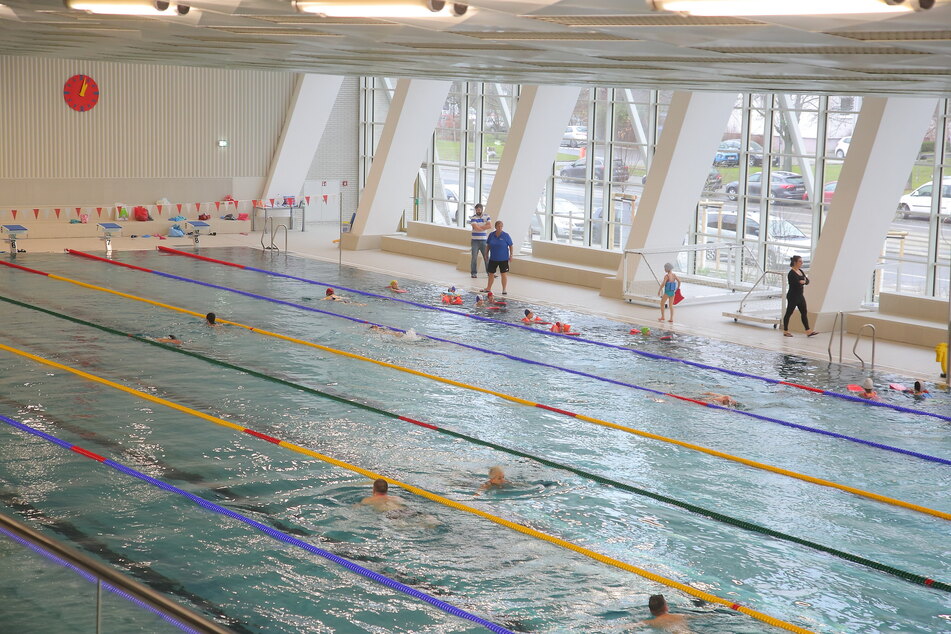 Schwimmhallen dürfen wieder öffnen. (Symbolbild)