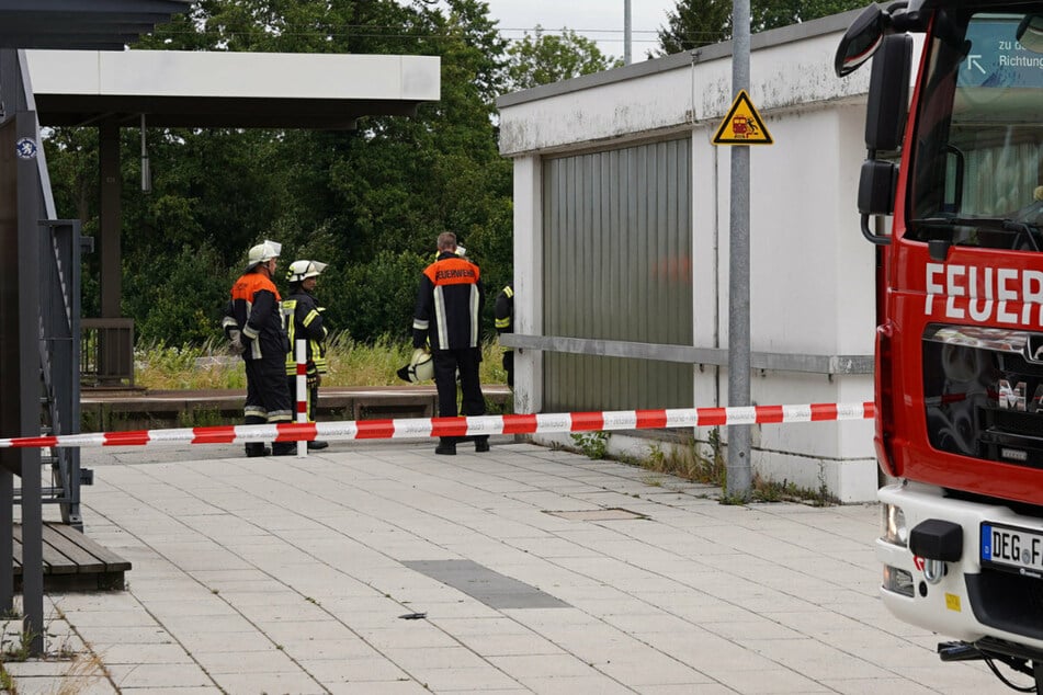 Gegen 12 Uhr wurde auf Höhe des Bahnhofes Osterhofen eine Frau von einem Güterzug tödlich verletzt.