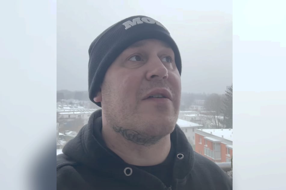 Daniel Schmidt (40) hat Tauben auf seinem Balkon bei sich aufgenommen.