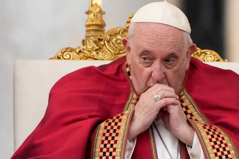 Papst Franziskus (86) beklagt eine "Schwächung der Demokratie".