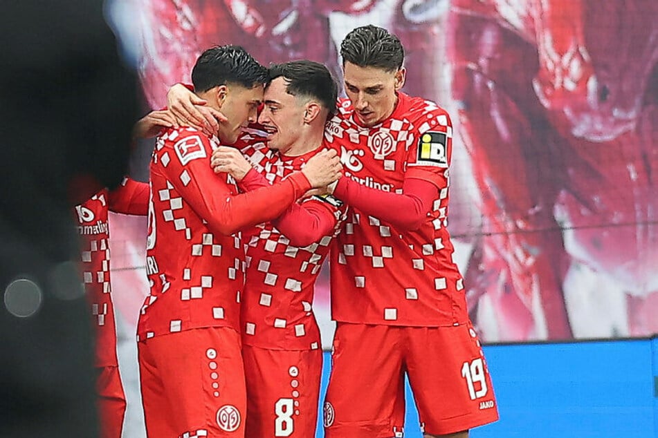 Nadiem Amiri (l.) hat erst den Ausgleich erzielt, dann die 2:1-Führung vorbereitet.