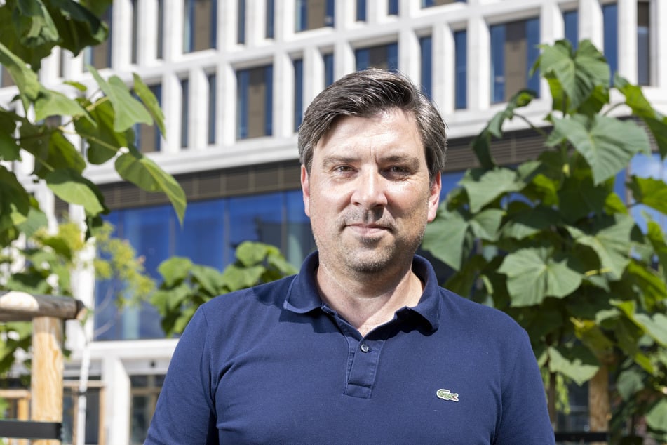 Stadtgrün-Amtsleiter Sascha Döll (46) freut sich über die gestarteten Arbeiten. (Archivfoto)