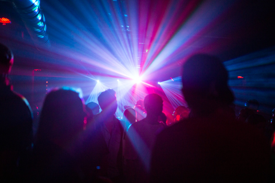 Nachtschwärmer dürfen ab Oktober wieder in Clubs feiern - wenn sie geimpft, genesen oder getestet sind. (Symbolbild)