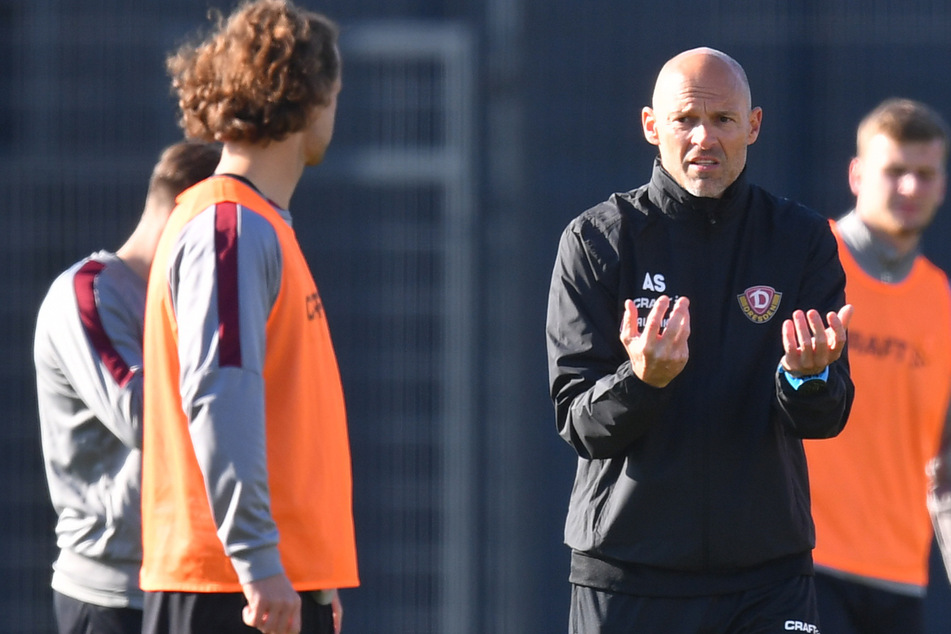Auch bei Yannick Stark (l.) scheint die Ansprache von Trainer Alexander Schmidt anzukommen.