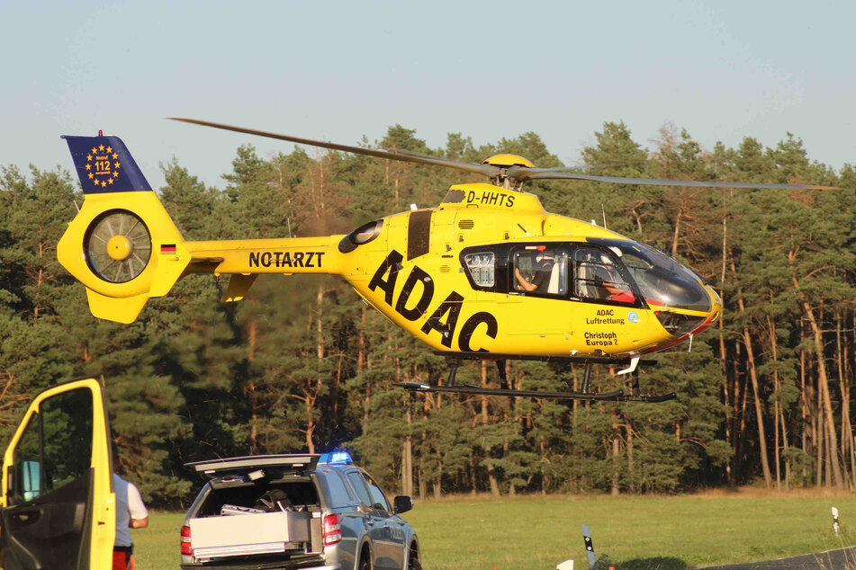 Ein ADAC-Rettungshubschrauber brachte den Schwerverletzten auf schnellstem Weg ins Krankenhaus.