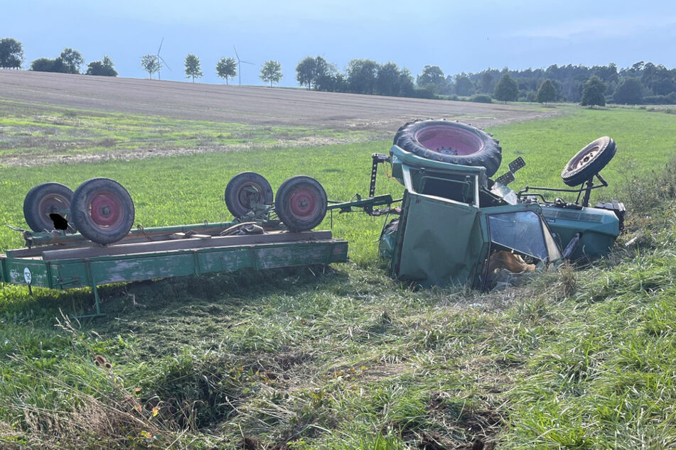 Schwerer Unfall mit Traktor: Familie verletzt, Verursacher flüchtet einfach!