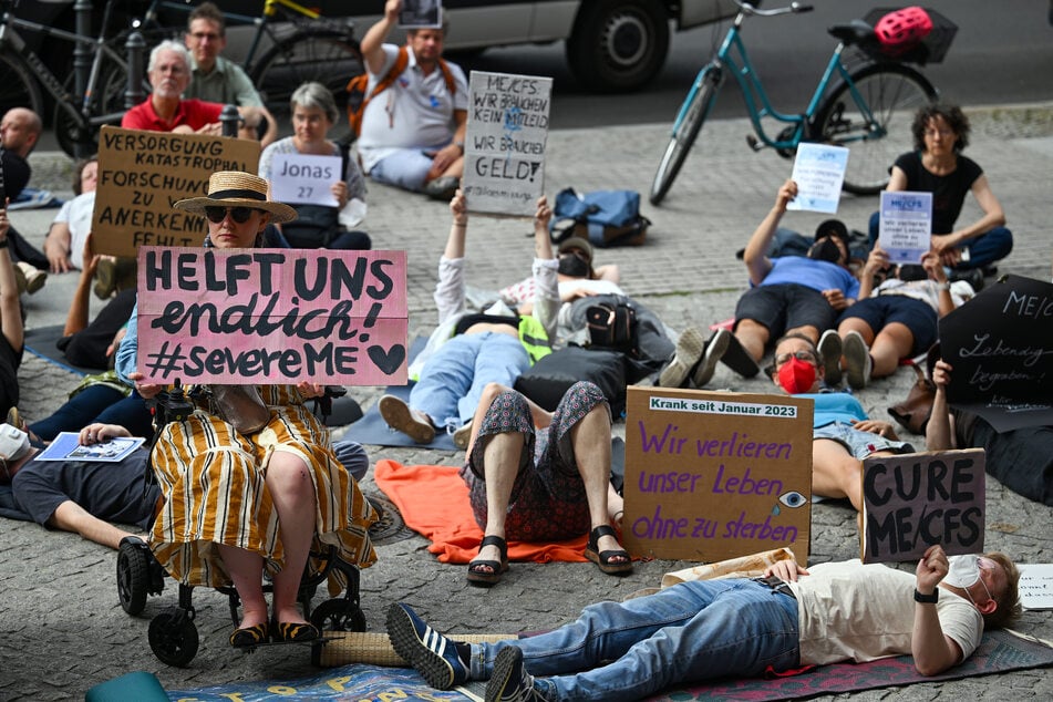 Am Samstag sind bundesweit Liegenddemos geplant. (Archivbild)