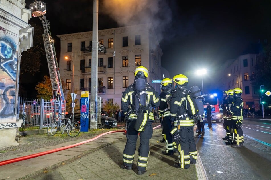 Leipzigs Feuerwehr war am Freitagabend an der Wolfgang-Heinze-Straße gefordert.