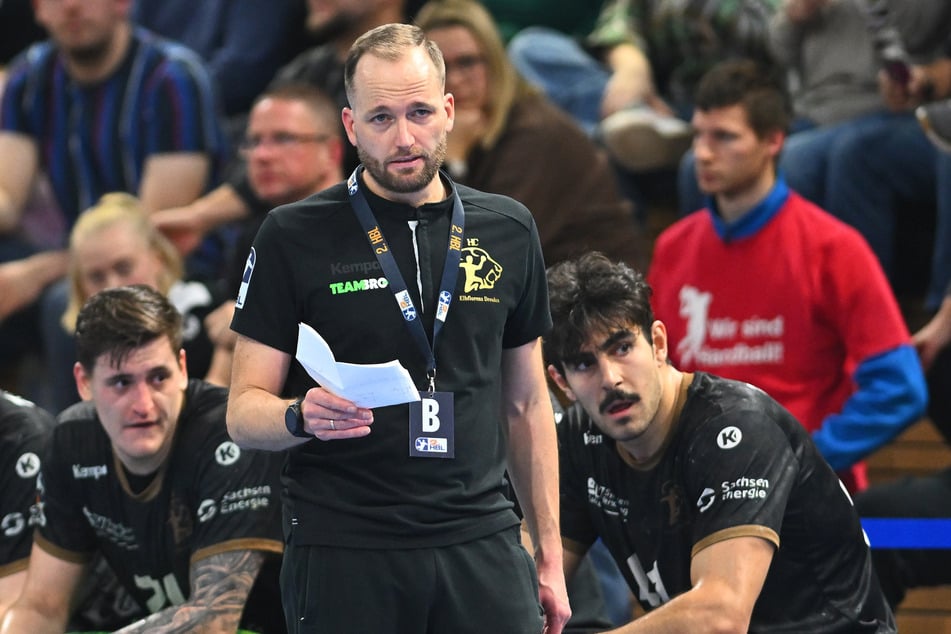 Für HCE-Coach André Haber (38) und seine Mannschaft setzte es im Duell mit dem HSC Coburg eine knappe 29:30-Niederlage. (Archivbild)