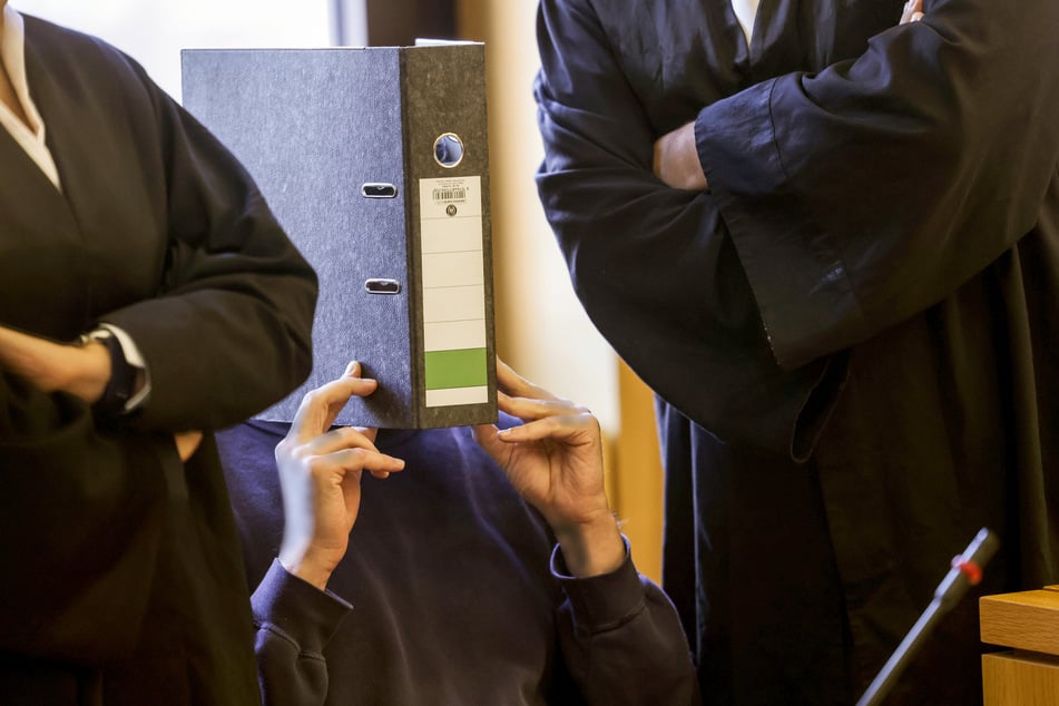 Gegen einen Pfleger, der wegen zehnfachen Mordes und 27-fachen Mordversuchs zu einer lebenslangen Freiheitsstrafe verurteilt wurde, wird nun in 120 weiteren Fällen ermittelt. (Archivfoto)