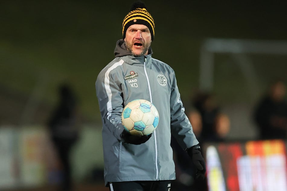 Lunzenau-Trainer Karsten Oswald (50) - hier noch als Trainer des VFC Plauen - ließ Robert Zickert (35) direkt die gesamte Spielzeit auf dem Platz.