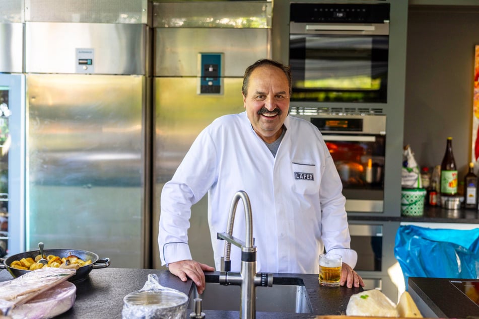 Und auch TV-Koch Johann Lafer (68) gibt sich die Ehre.