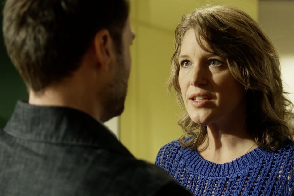 Lou (Eva-Maria Grein von Friedl, 45) versucht zu akzeptieren, dass Daniel die Schwangerschaft seines dritten Kindes gemeinsam mit Jess erleben möchte.