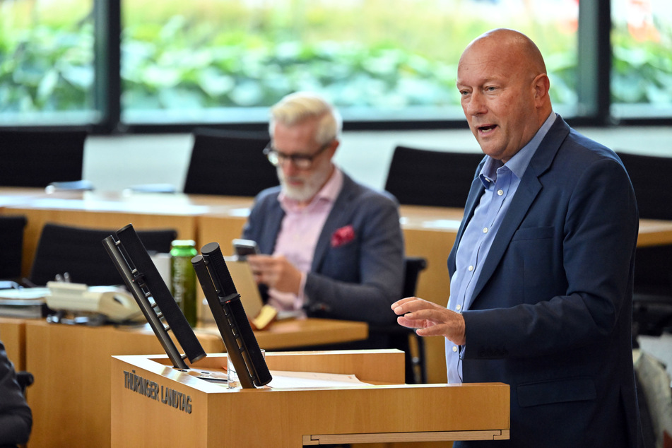 Thüringens FDP-Gruppensprecher Thomas Kemmerich (56) hat sich im "Spiegel" kritisch gegenüber den Plänen der CDU-Landtagsfraktion geäußert.
