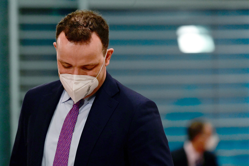 Jens Spahn (CDU), Bundesgesundheitsminister hat den Astrazeneca-Impfstopp verteidigt.