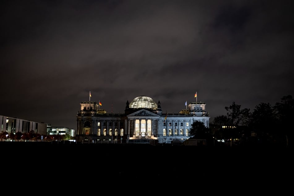 Im Reichstag soll ein Gefahrstoff ausgetreten sein.