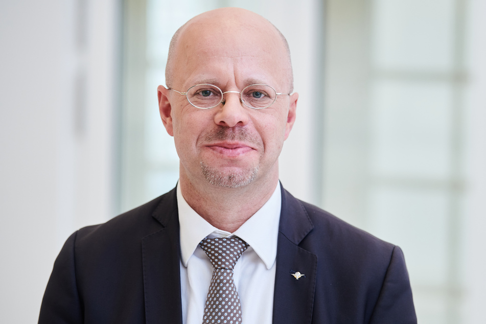 Andreas Kalbitz ruft Mitglieder zum Weitermachen in der AfD auf.