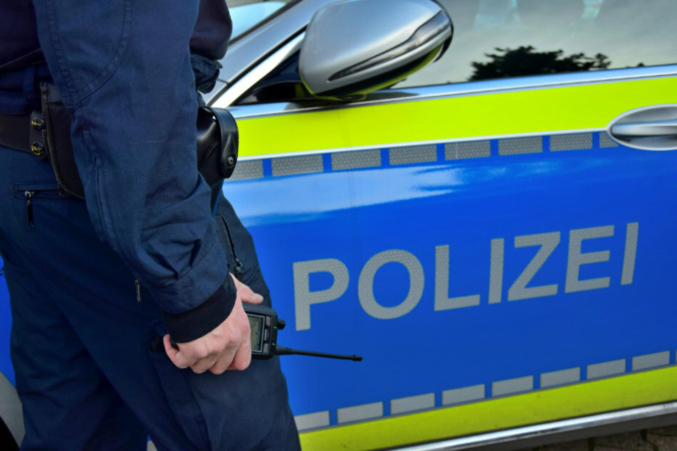 Die Polizei ermittelt gegen die 32 Personen. (Symbolbild)