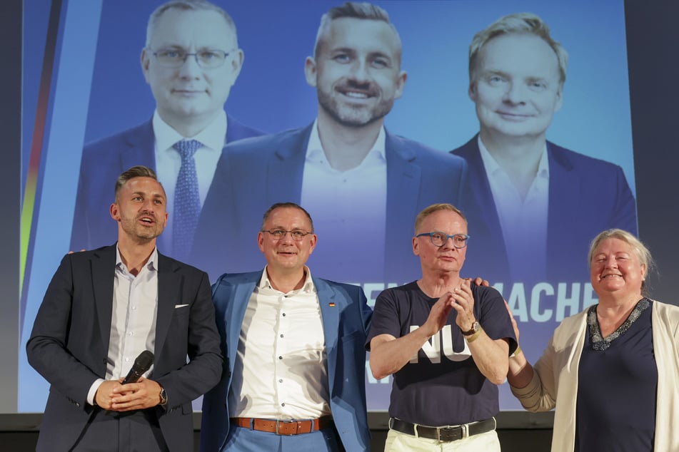 Textsicher: Ulrich Siegmund (35, v.l.n.r.), Tino Chrupalla (51) und Uwe Steimle (63).