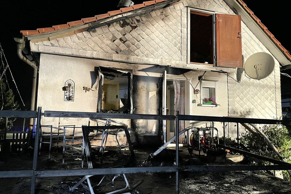 Alles schwarz und verkohlt. Die Spuren des Balkon-Feuers sind unübersehbar.