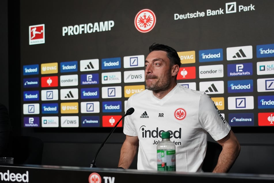 Der neue SGE-Coach Albert Riera (43) verspricht, seinen Spielern Selbstvertrauen und Überzeugung einzuimpfen.