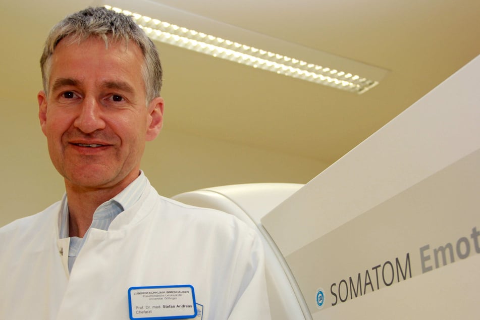 Prof. Dr. Stefan Andreas (60) ist renommierter Pneumologe und Leiter der Task Force Tabakentwöhnung der Deutschen Gesellschaft für Pneumologie.