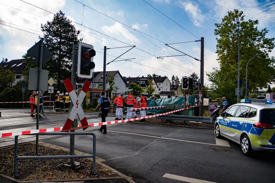 Der schreckliche Unfall ereignete sich an einem mit Halbschranken gesicherten Bahnübergang bei Heusenstamm.