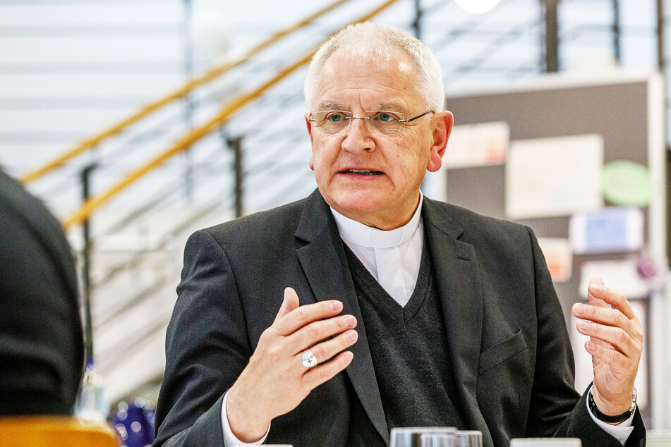 Bischof Heinrich Timmerevers (70) sieht verschiedene Gründe für die Probleme der Katholiken.