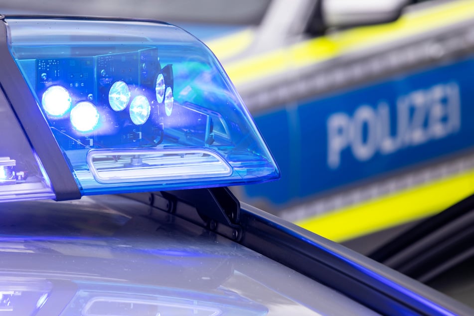 Die Ermittlungen der Polizei zum Unfall laufen. (Symbolbild)