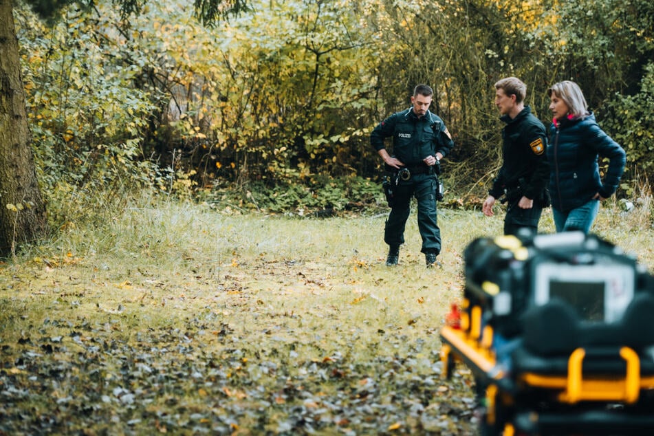 Seit Wochen vermisste Frau (49) offenbar getötet: Polizei entdeckt Frauenleiche in Waldstück